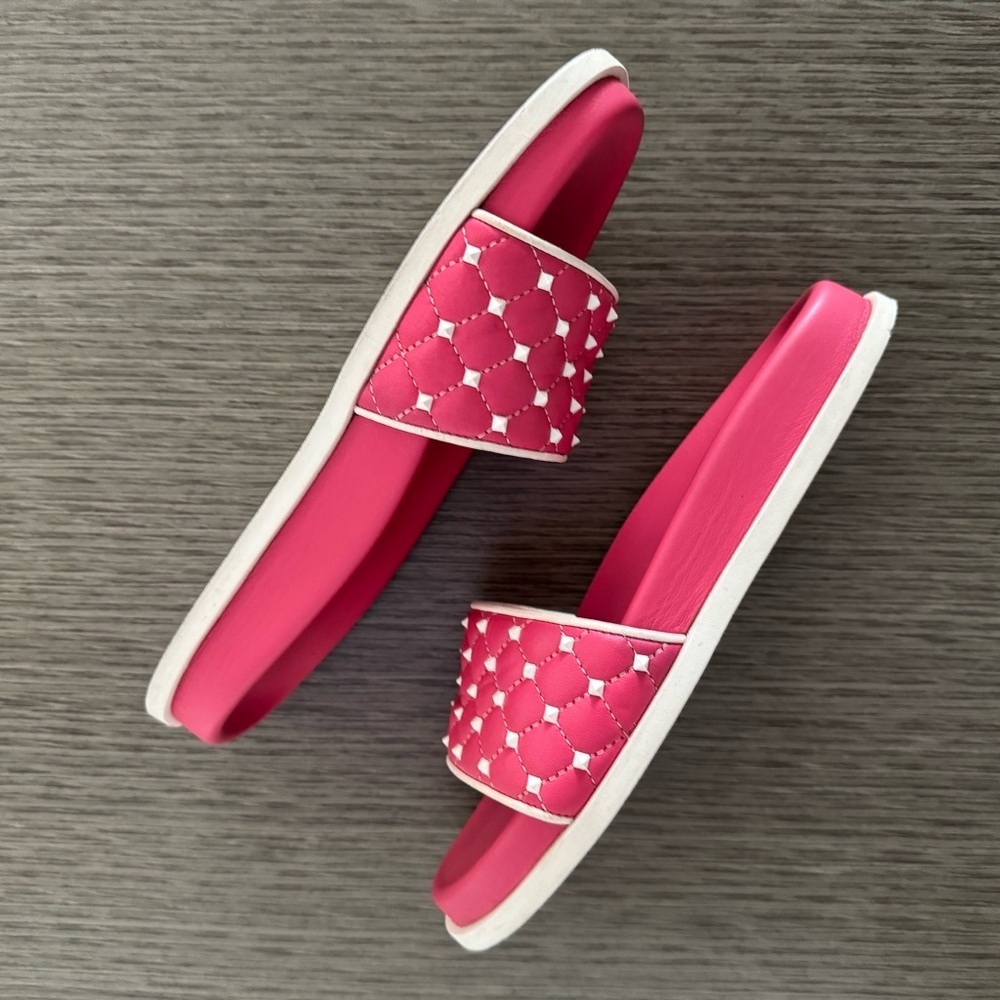 Valentino Garavani Pink Rockstud Quilted Leather Slide‎ Sandals 7 US (37 EU) EUC